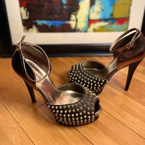 Steve Madden Obstcl-S❣️Gold Spiked Ankle Strap Platform Stilettos❣️Size 10❣️